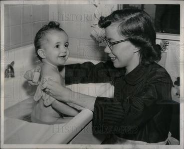 1953 Press Photo Water shortage Baby sponge bath mother Sale Wiki