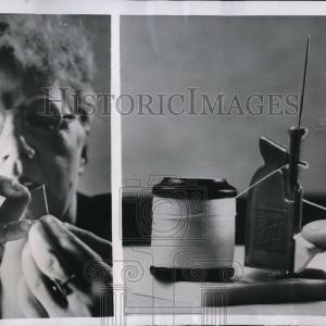 1951 Press Photo Berlin Germany new automatic needle threader demoed Cheap Professional