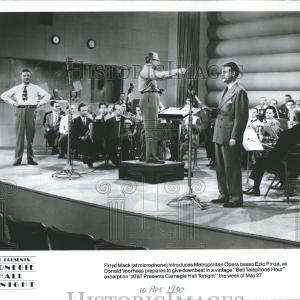 1950 Press Photo Floyd Mack introduces Ezio Pinza - RSH76833 Perfect For Sale