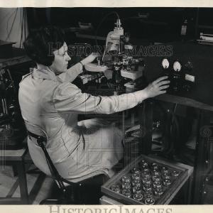 1942 Press Photo Gyro Horizon Indicator instruments Cheap Countdown Package