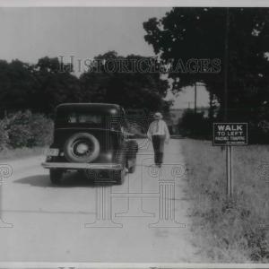 1938 Press Photo Ste highway where pedestrians are warned to walk facing traffic Discount Free Shipping