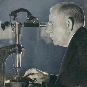 1935 Press Photo Carl Johansson Swedish inventor Guage Online Online Original