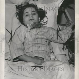 1946 Press Photo Rosalie Siganti Assaulted Hospital Bed Clearance In China
