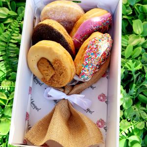 Classic Donut Bouquet Gift Box [Small] Shipping Discount Authentic