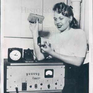 1947 Pocket Size Radiation Detector Press Photo Fake Cheap Online