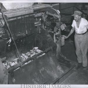 1950 Press Photo automatic beet weighing scales factory Visit New
