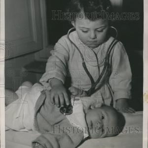 1953 Press Photo Stethoscope Sergio Ascani Doctor Finishline Cheap Online