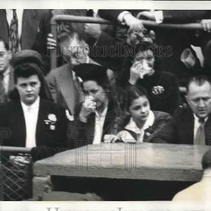 1941 Press Photo Brooklyn Dodgers Fitzsimmons' Wife Crying after He Gets Hit Outlet 100% Authentic