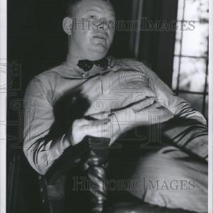 1943 Press Photo Lou Maxon Detroit Advertiser Chair Sit Cheap Online Store