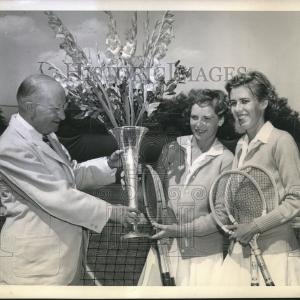1943 Press Photo Margaret Osbourne Receives Tennis Trophy for beating Doris Hart For Sale 2025