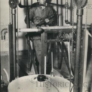 1943 Press Photo Naval Medical Research Treadmill Run Supply Online