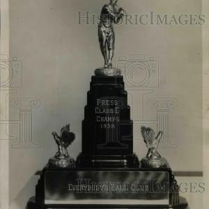 1938 Press Photo Baseball Trophy Everybody's Ball Club Class E Champs Free Shipping 100% Original