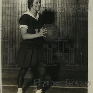 1927 Press Photo New York Rose Koenig of Hunter College Basketball Team NYC Buy Cheap The Cheapest