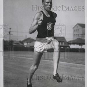 1935 Press Photo Al Fitch in 440 yard hurdles & 1/4 mile training - nes48366 Outlet Cheap Pice
