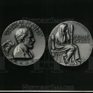1931 Press Photo Gold medal awarded to NBC's announcer John Holbrook - nee86895 Find Great For Sale