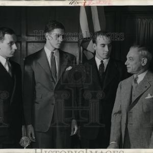 1912 Press Photo Bob Riley and Allen Menke honored at Purdue basketball banquet Nicekicks Cheap Online