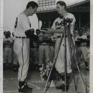 1947 Press Photo Cleveland Indians pitcher Don Black presented w/ a gold watch Sale Purchase