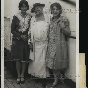 1929 Press Photo Mme Schumman-Heink & her granddaughters - RSL48325 Cheap Sale Good Selling