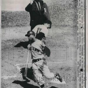 1930 Press Photo Cleveland Indians 3rd Baseman Chico Carrosquel & Umpire Ed Hurl Wiki Cheap Pice