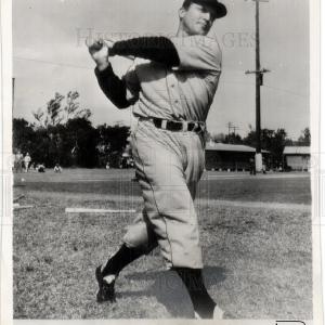 1946 Press Photo Jeff Heath Cleveland Indians Batting Supply