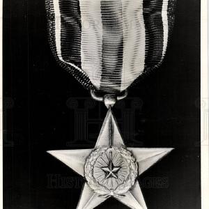 1944 Press Photo Silver Star Medal navy Free Shipping Largest Supplier