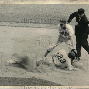 1944 Press Photo Chicago Cubs Roy Hughes safe on a steal vs NY Giants John Kerr Cheap Real Authentic