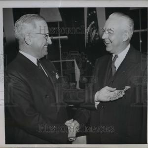 1946 Press Photo President Truman & Byron Price Medal of Merit award - nep03104 Outlet Extremely