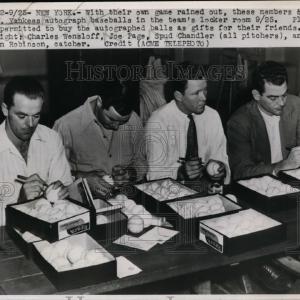 1947 Press Photo NY Yankees sign autographs, Charles Wensloff, Joe Page Clearance Online Fake