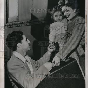 1946 Press Photo Phil Rizzuto Yankees Shortstop greets family in Florida Wiki Cheap Online