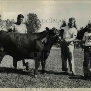 1945 Press Photo Michigan State football players at MIchigan 4-H show Best Seller Cheap Pice