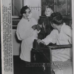 1947 Press Photo World Feather Weight Boxing Champion Willie Pep Loves Sick Kids Countdown Package Cheap Pice
