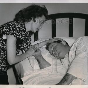 1948 Press Photo Cleveland Indians Pitcher Don Black & Wife Joyce At Hospital Online Sale
