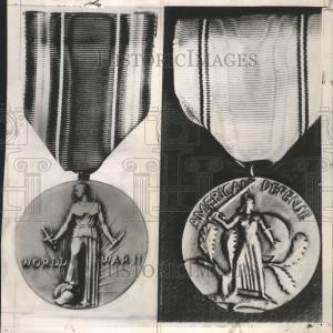 1947 Press Photo World War Victory Service Medal Defenc - RRW37365 Cheap Get Authentic
