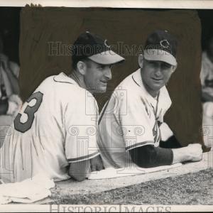 1949 Press Photo Cleveland Indians teammates Mickey Vernon and Bob Lemon Affordable Cheap Online