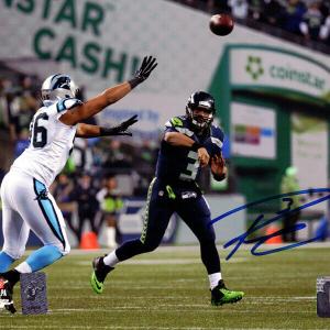 RUSSELL WILSON AUTOGRAPHED 8X10 PHOTO SEATTLE SEAHAWKS RW HOLO STOCK #94274 Discount Big Sale