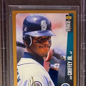 Ken Griffey, Jr. 1996 Collector's Choice Gold Signature Card #310- Beckett/BGS 8 Clearance Inexpensive