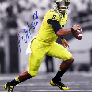 Marcus Mariota Autographed 16x20 Photo Oregon Ducks Spotlight MM Holo #16108 Geniue Stockist Cheap Online