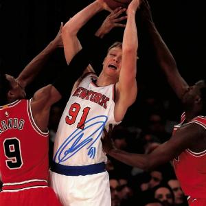 Mindaugas Kuzminskas signed 8x10  photo PSA/DNA New York Knicks Autographed Cheap Purchase
