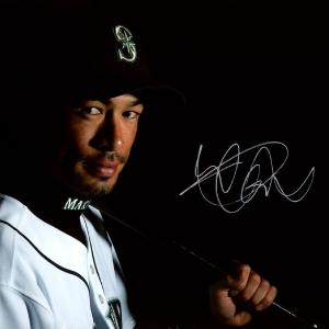 ICHIRO SUZUKI AUTOGRAPHED SIGNED 8X10 PHOTO SEATTLE MARINERS IS HOLO 190512 Finishline Sale Online