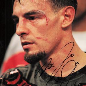Robert Guerrero Autographed Signed 8x10 Photo Beckett BAS QR #BH29236 Discount Big Sale