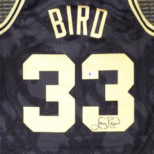 CELTICS LARRY BIRD AUTOGRAPHED BLACK M&N GOLD TOILE JERSEY M BECKETT 177714 Outlet Hot Sale