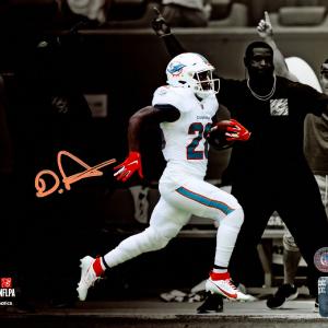 DE'VON ACHANE AUTOGRAPHED 8X10 PHOTO DOLPHINS SPOTLIGHT BECKETT WITNESS 221544 Sale For Nice