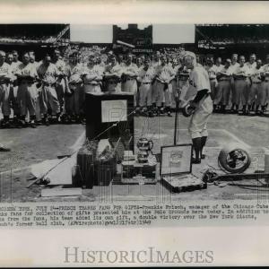 1949 Press Photo Manager Frankie Frisch of Chicago Cubs Thanks Fans for Gifts Looking For For Sale