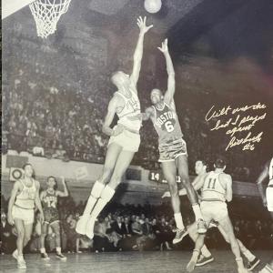 Bill Russell Autographed 16x20 Photo vs Chamberlain (JSA) Outlet New Styles