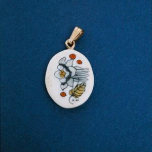 VINTAGE SCRIMSHAW CHARM SPRINGTIME LOVE Pay With Visa Cheap Pice