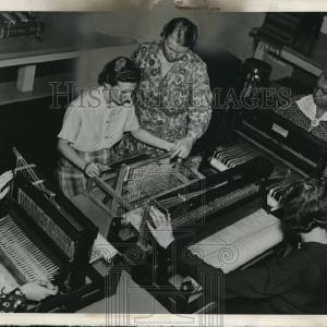 1938 Press Photo Old Women Gather Around Weaving Loom To Make Handicrafts Online Online Outlet Sale