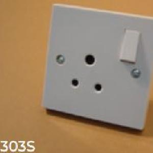 SOCKET 5 AMP SWITCHED | B3303S Sale Pre Order