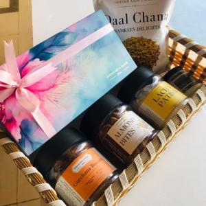 Sweets and Snacks Gift Set Footlocker Finishline Sale Online