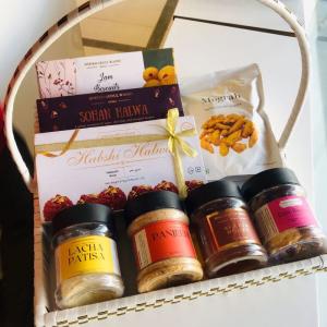 Sweets and Delights Gift Cheap Pice Outlet