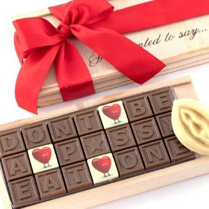 CHOCOGRAM 18  CHOCOLATE FANNY HAMPER Huge Surprise Cheap Pice